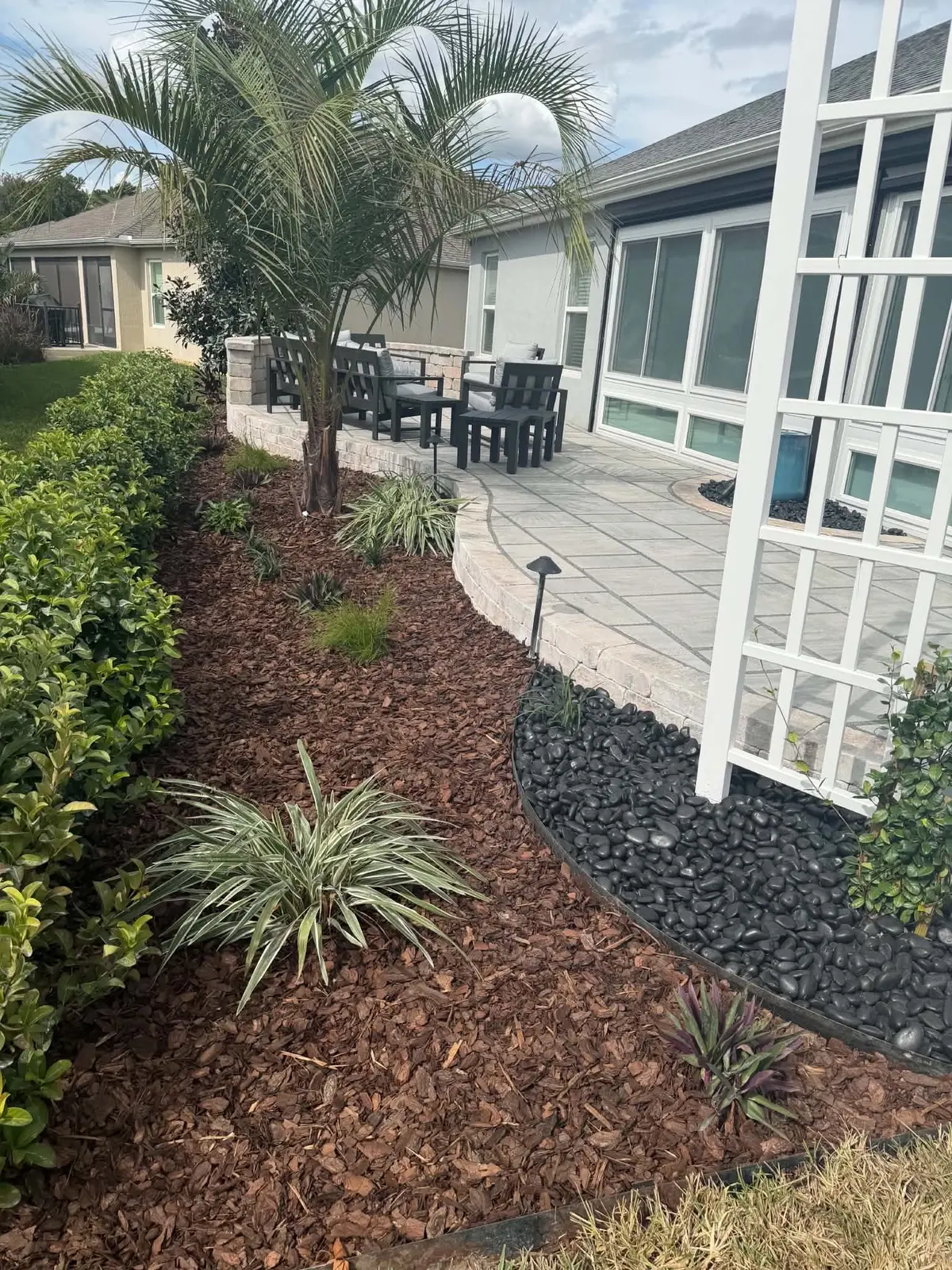 Hardscape and landscaping Son Life Lawn