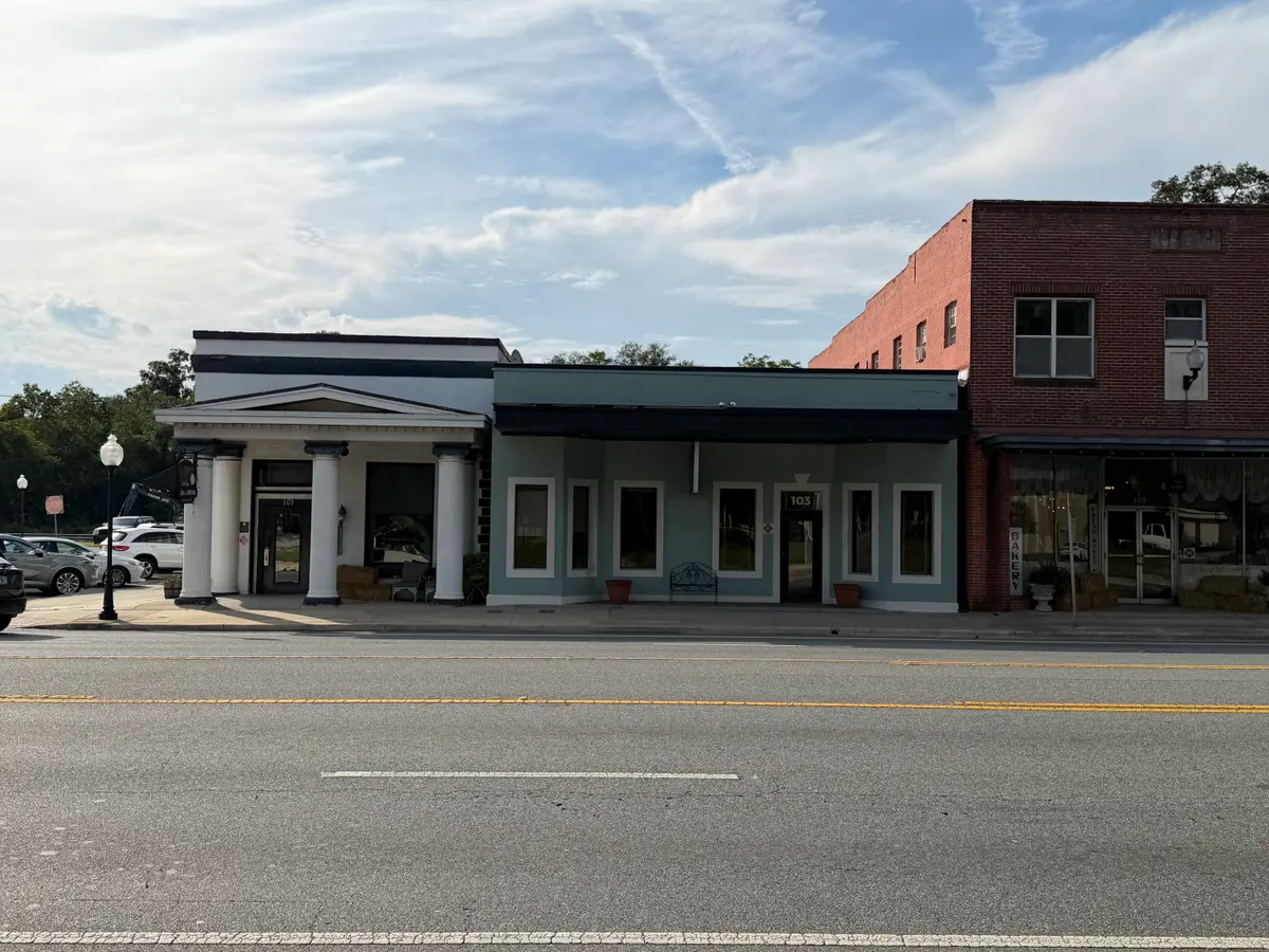Outside building of Miz Kathi’s Southern Sweetery